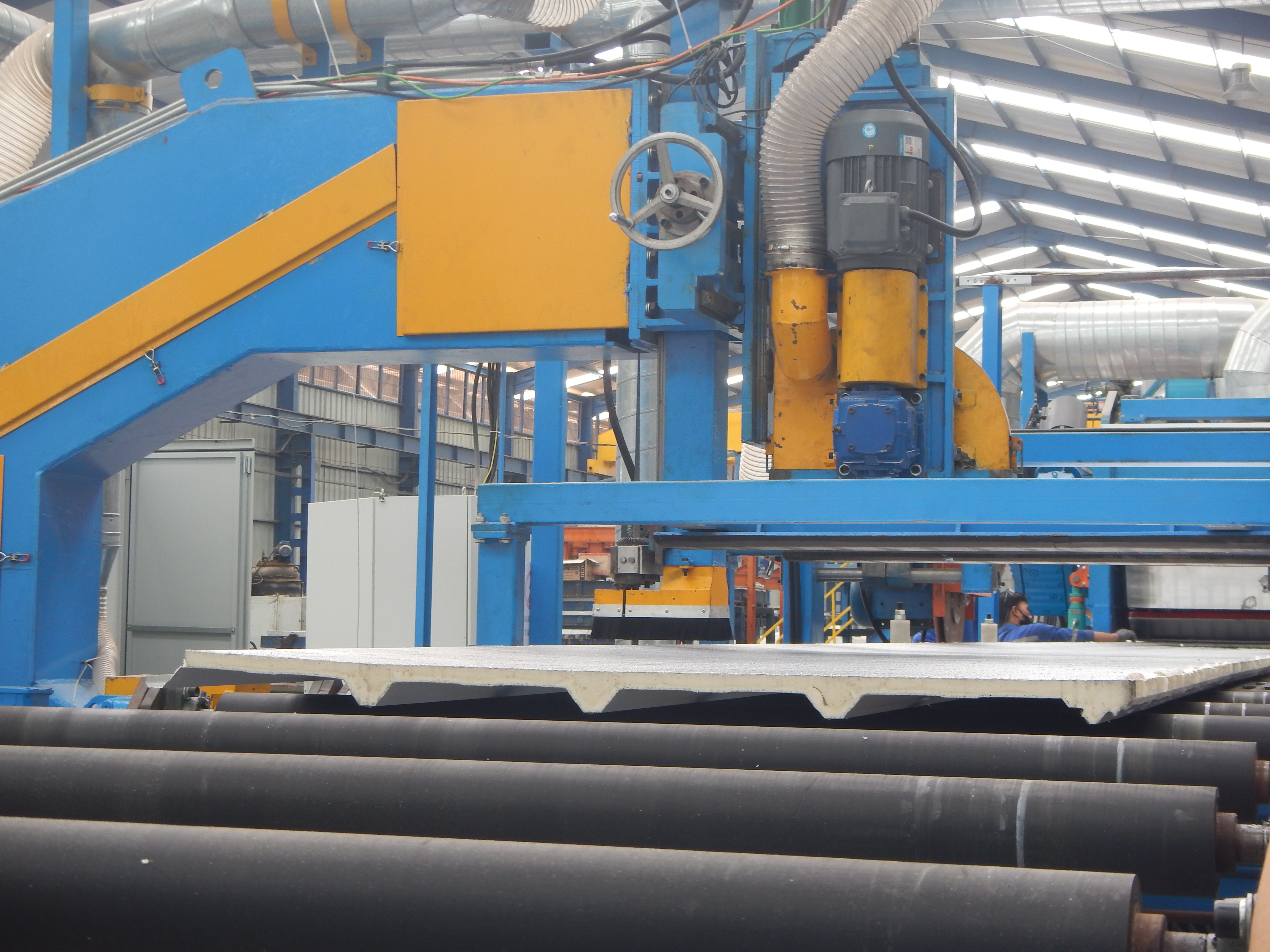 Insulated roof sandwich panel continuous production line
